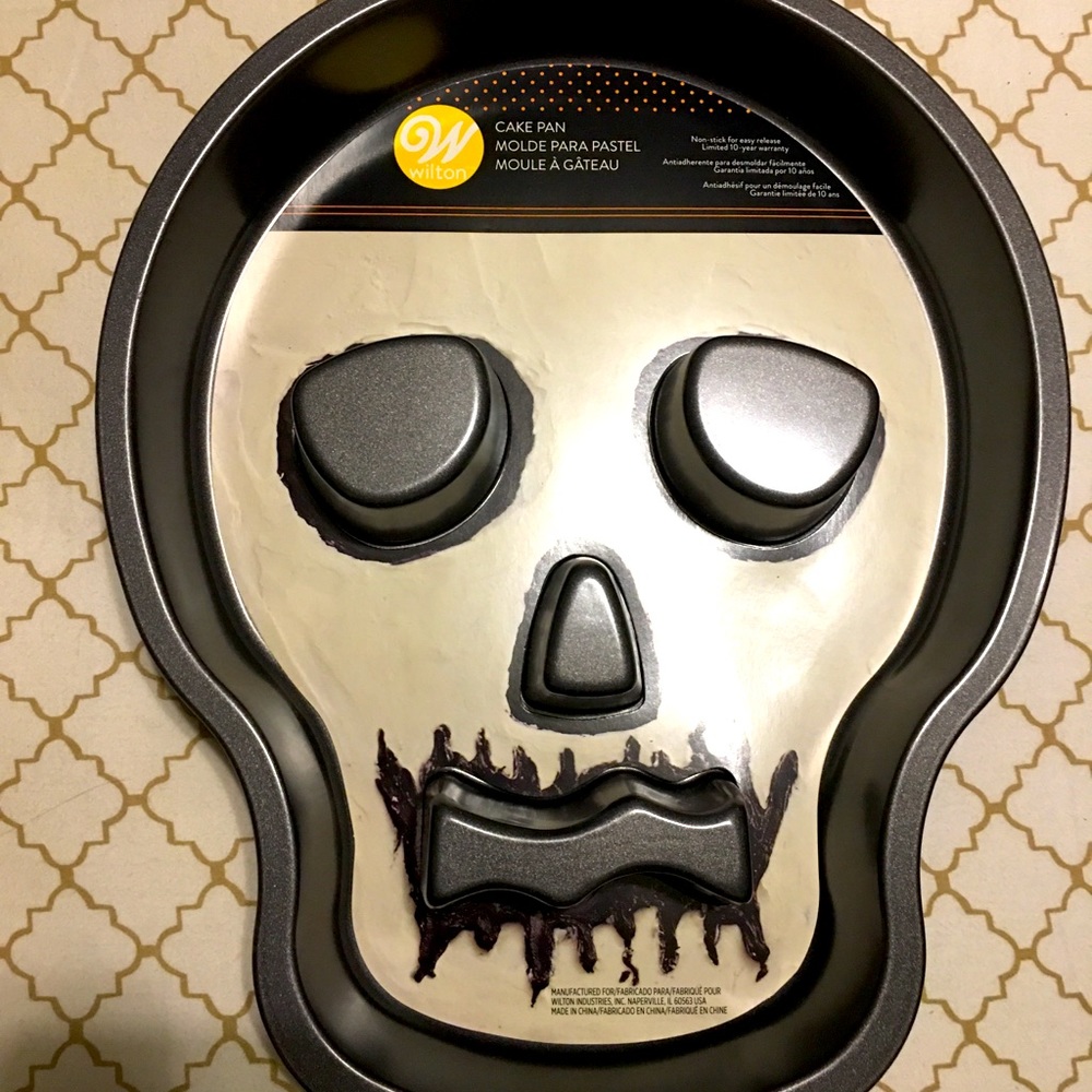 Skeleton sugar skull Day of the dead cake pan 12 NWT nonstick